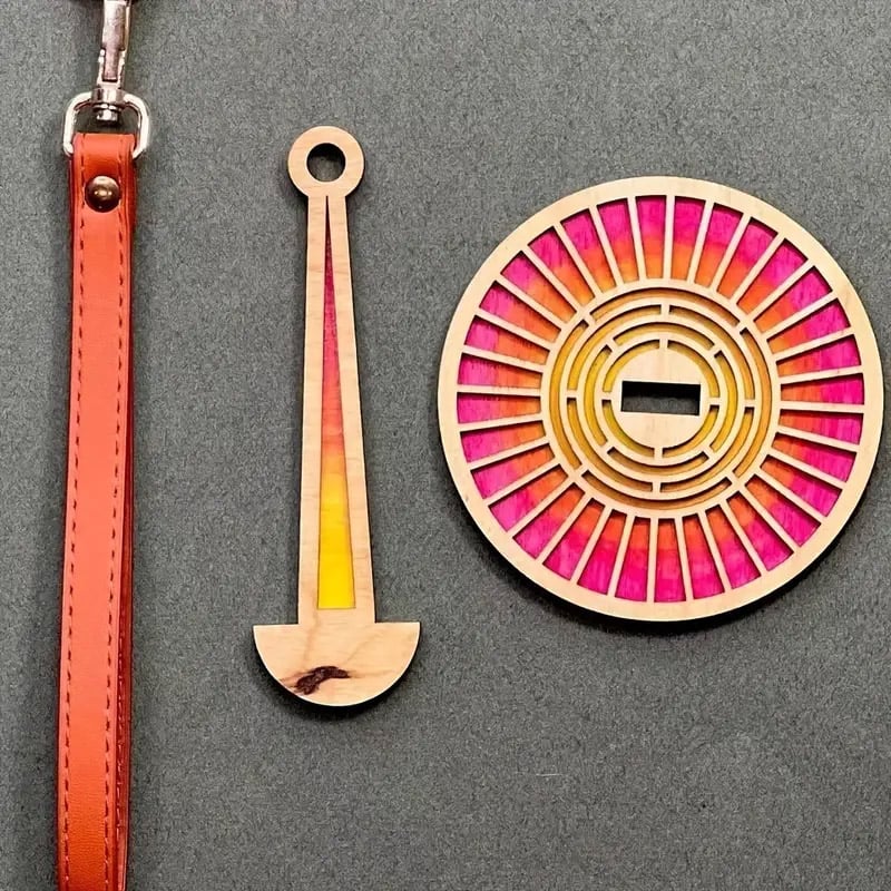 Mobile Yarn Holder for Creative Freedom – Handheld Yarn Roller