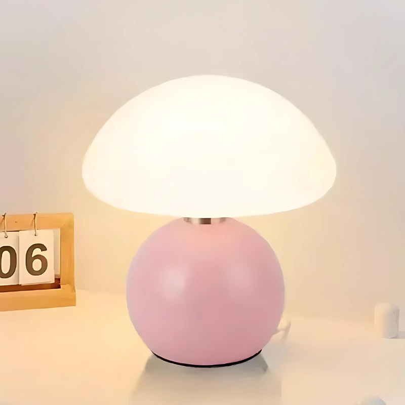 ClaudiLight | Elegant small table lamp made of cream-colored ceramic