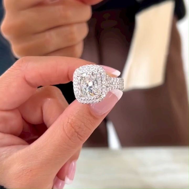 Double Halo Ring - Ignite Your Radiant Confidence with Sparkling Elegance
