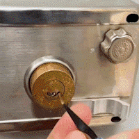 Broken Key Extractor Set – Easily remove broken keys from any lock!