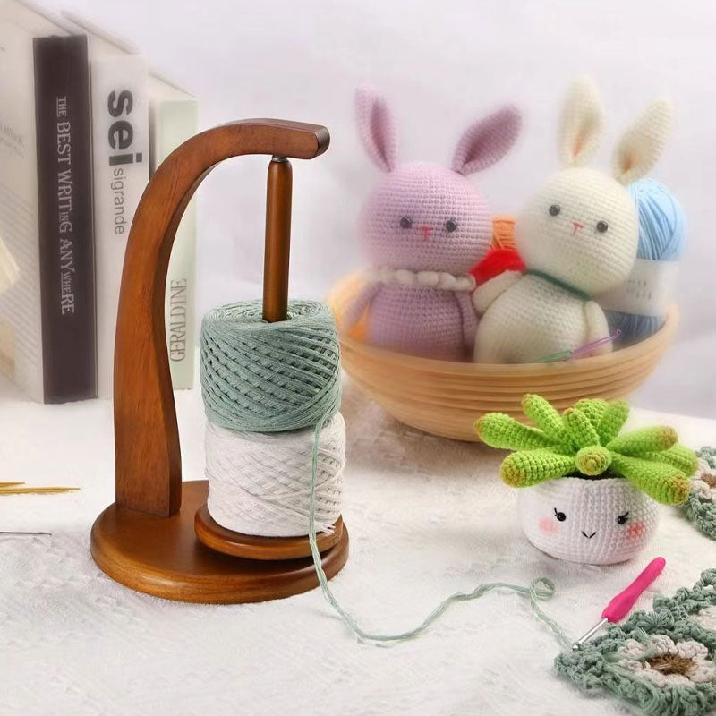 Rotara - Portable, rotating yarn stand