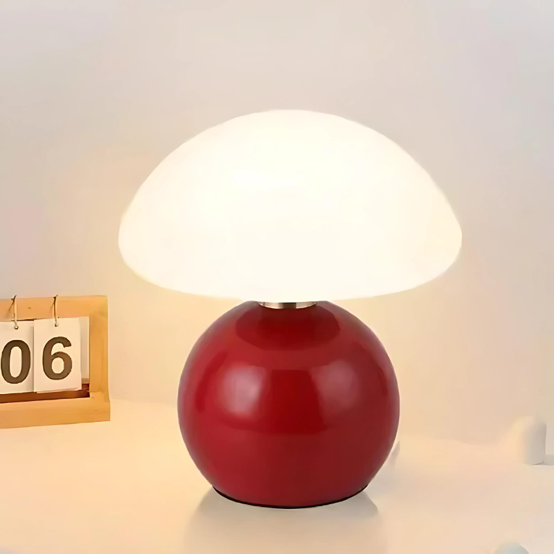 ClaudiLight | Elegant small table lamp made of cream-colored ceramic