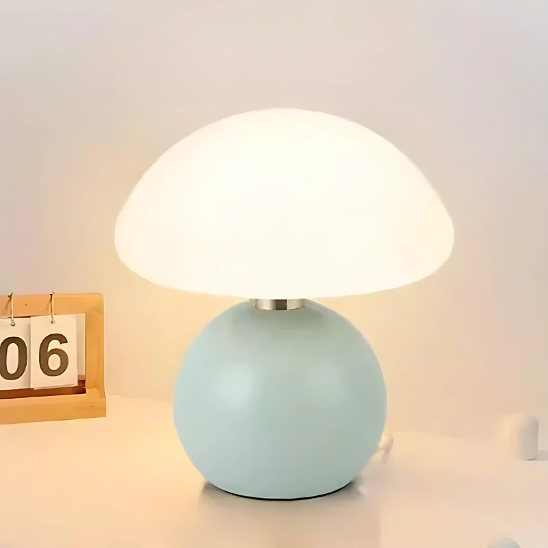 ClaudiLight | Elegant small table lamp made of cream-colored ceramic