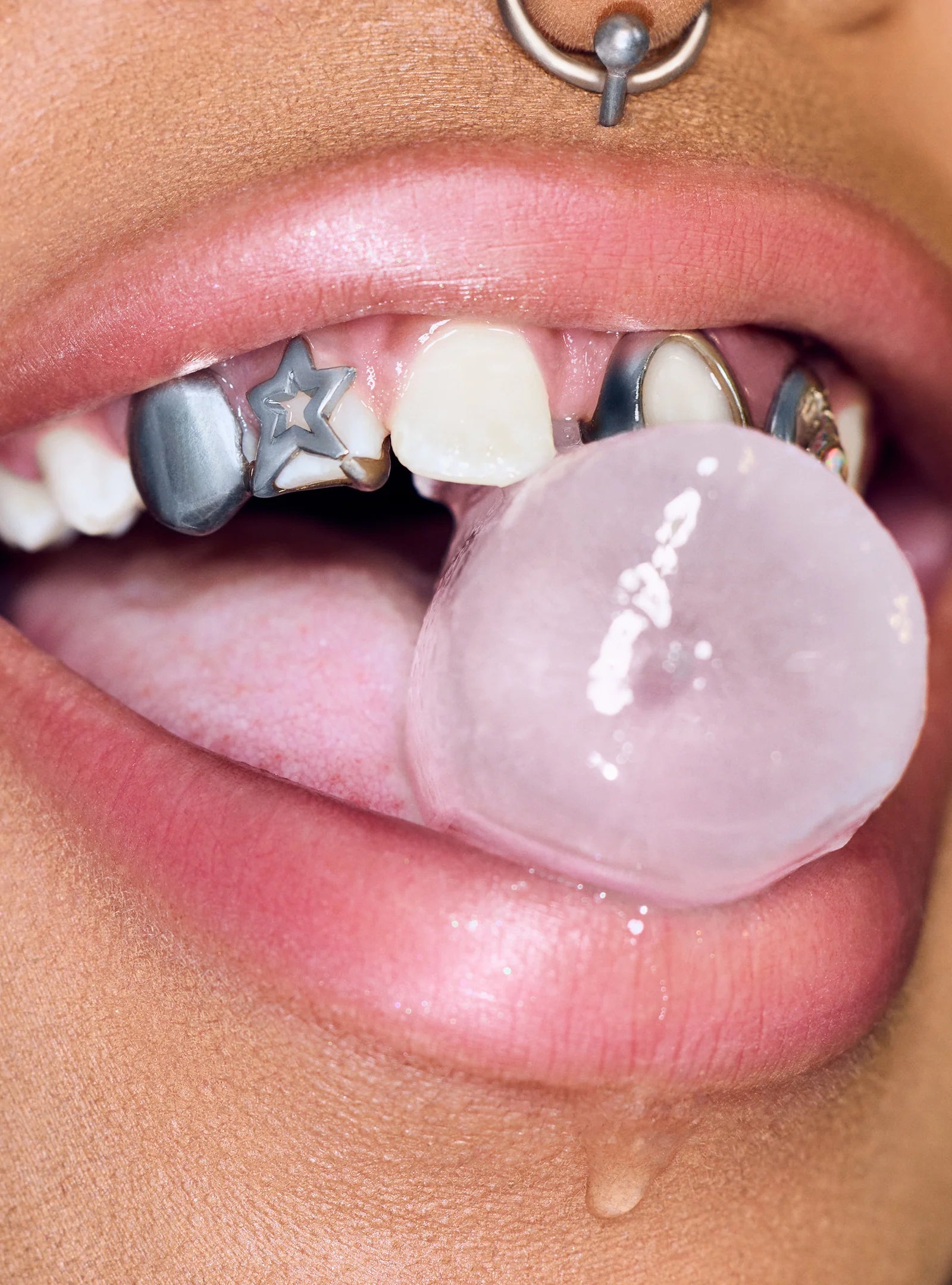 GlowPulse™ — Unleash Instantly Fuller, Radiant Lips That Command Attention