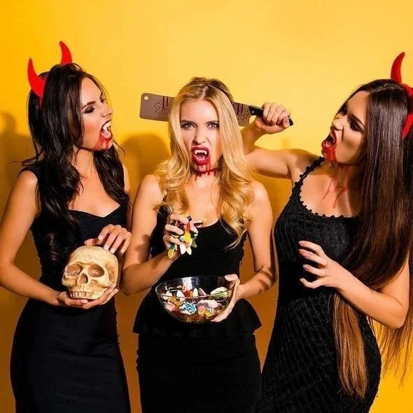 NightBite™ Retractable Fangs — Instantly Transform Your Smile into an Unforgettable Showstopper