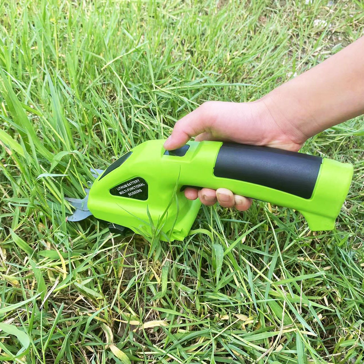 Effortless Garden Mastery with Precise Cutting Tools