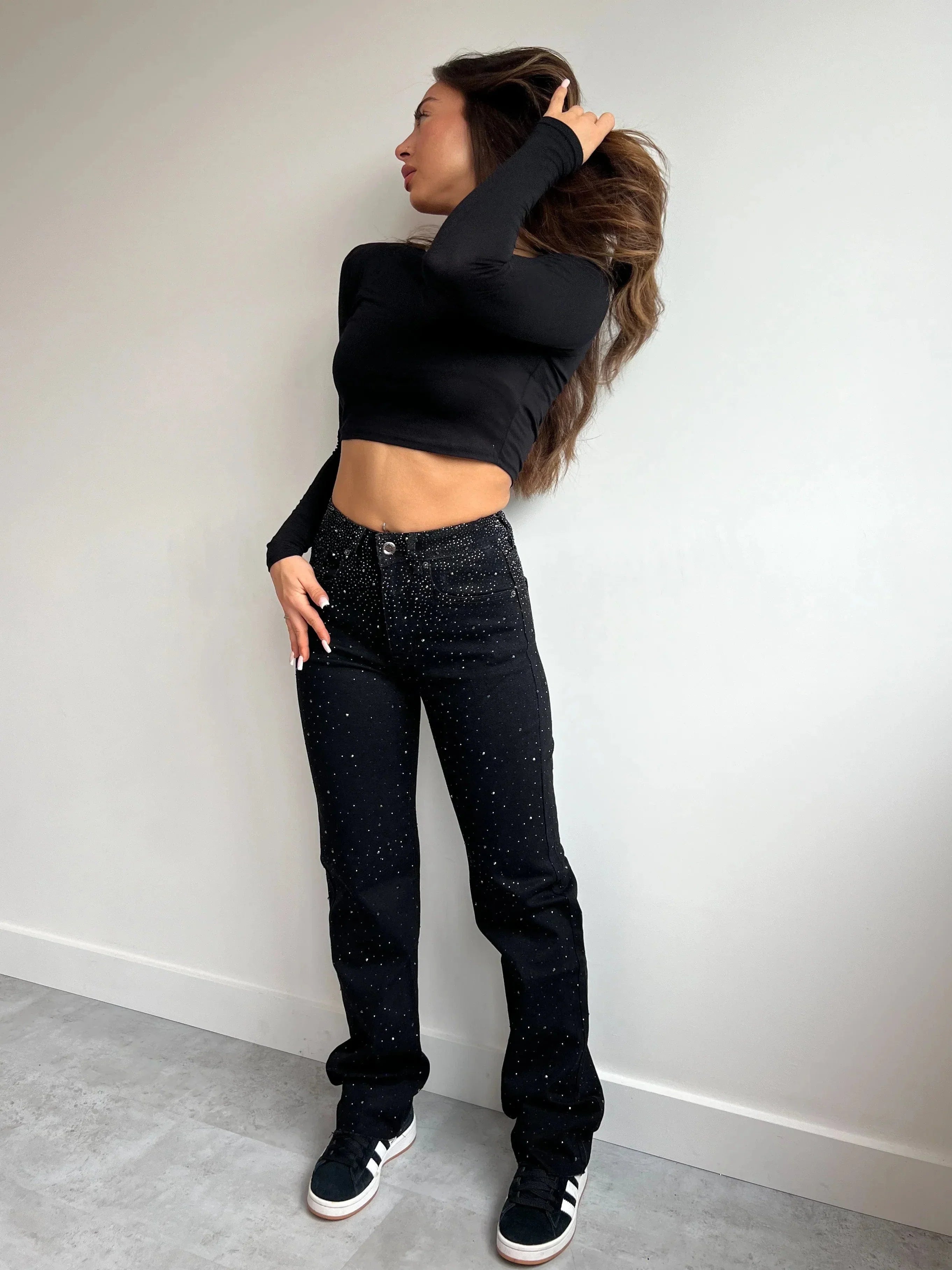 LustraVibe™ — Ignite Your Confidence with Jeans That Sparkle and Seduce Every Step