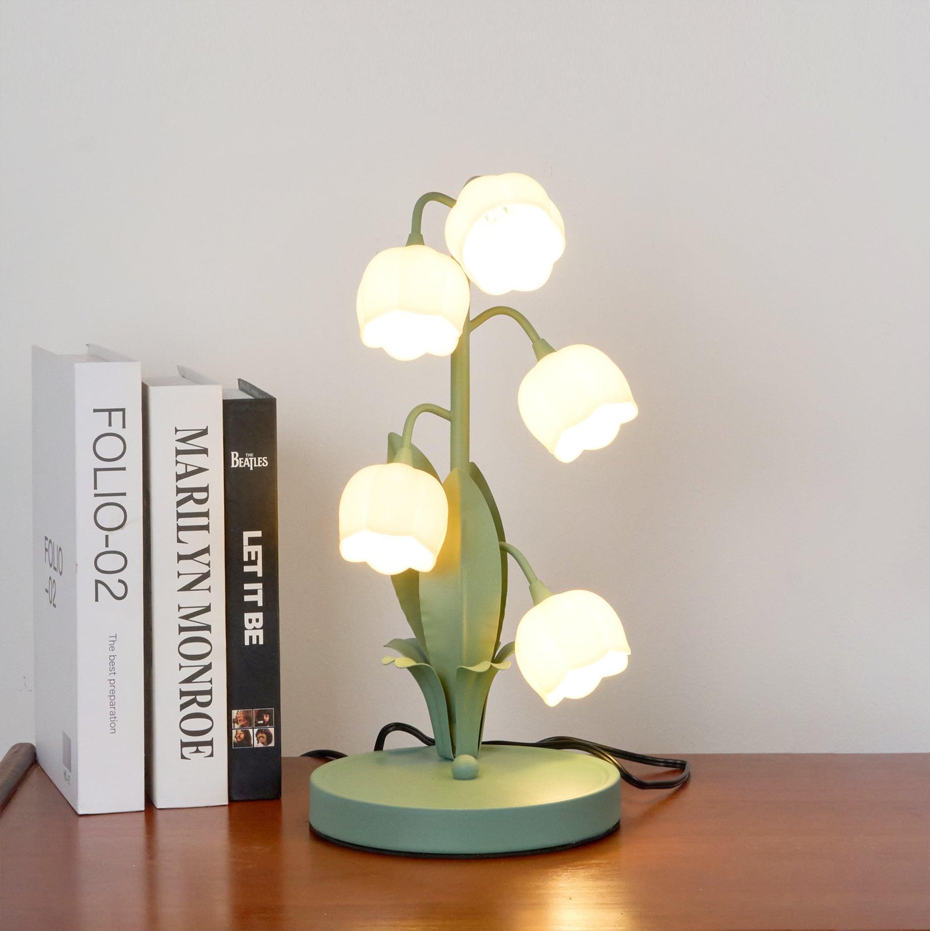 Table lamp with a bell orchid
