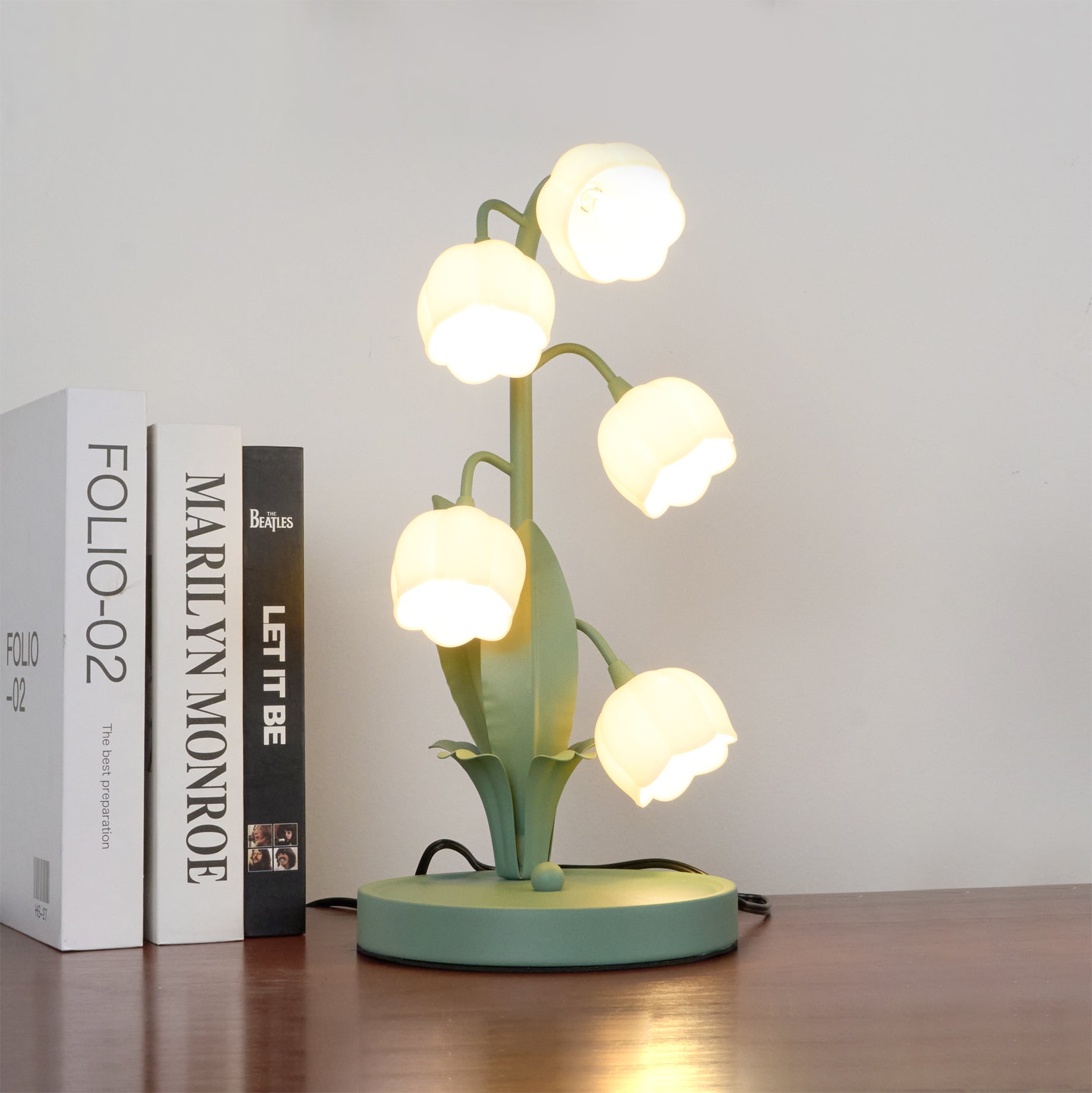 Table lamp with a bell orchid
