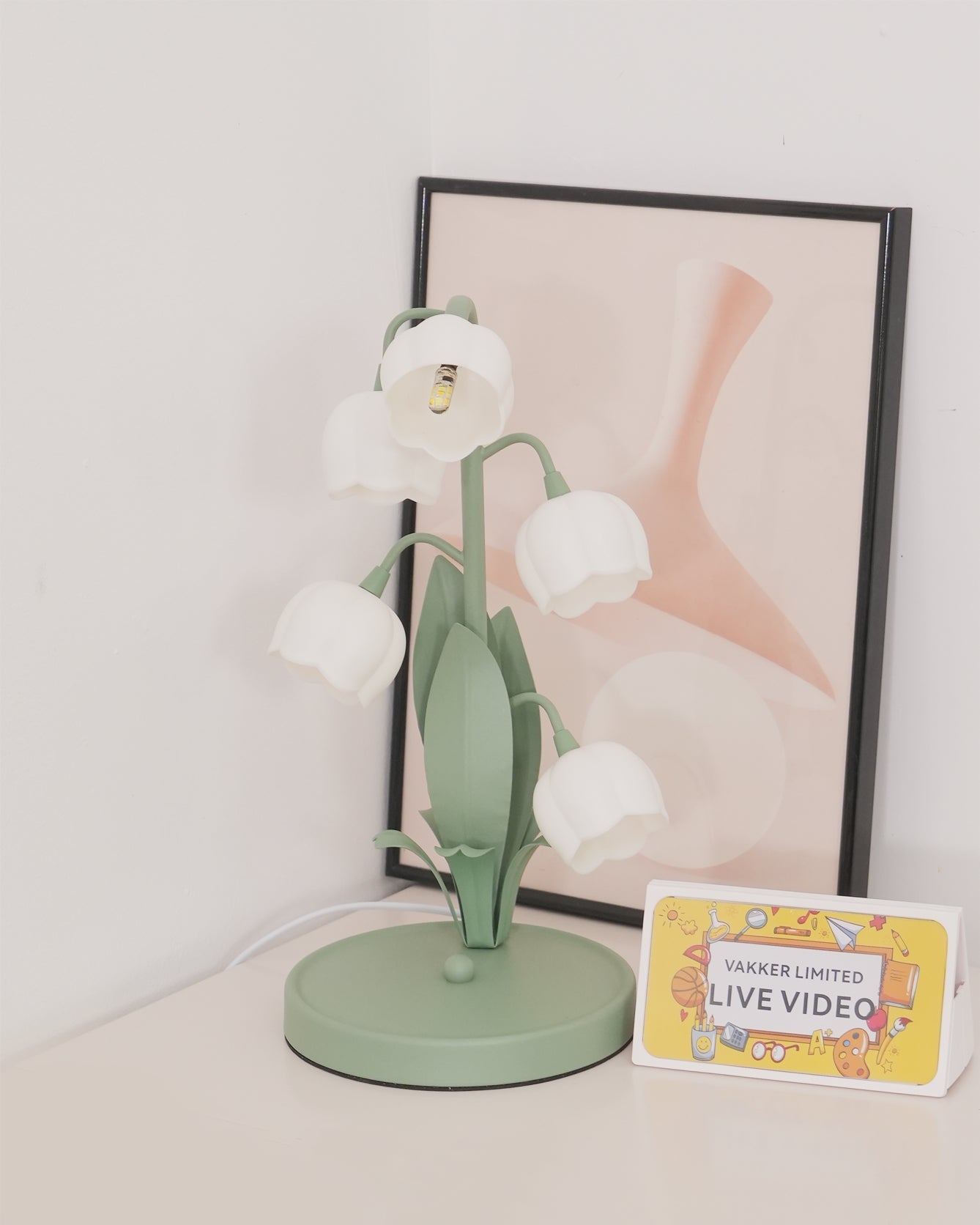 Table lamp with a bell orchid
