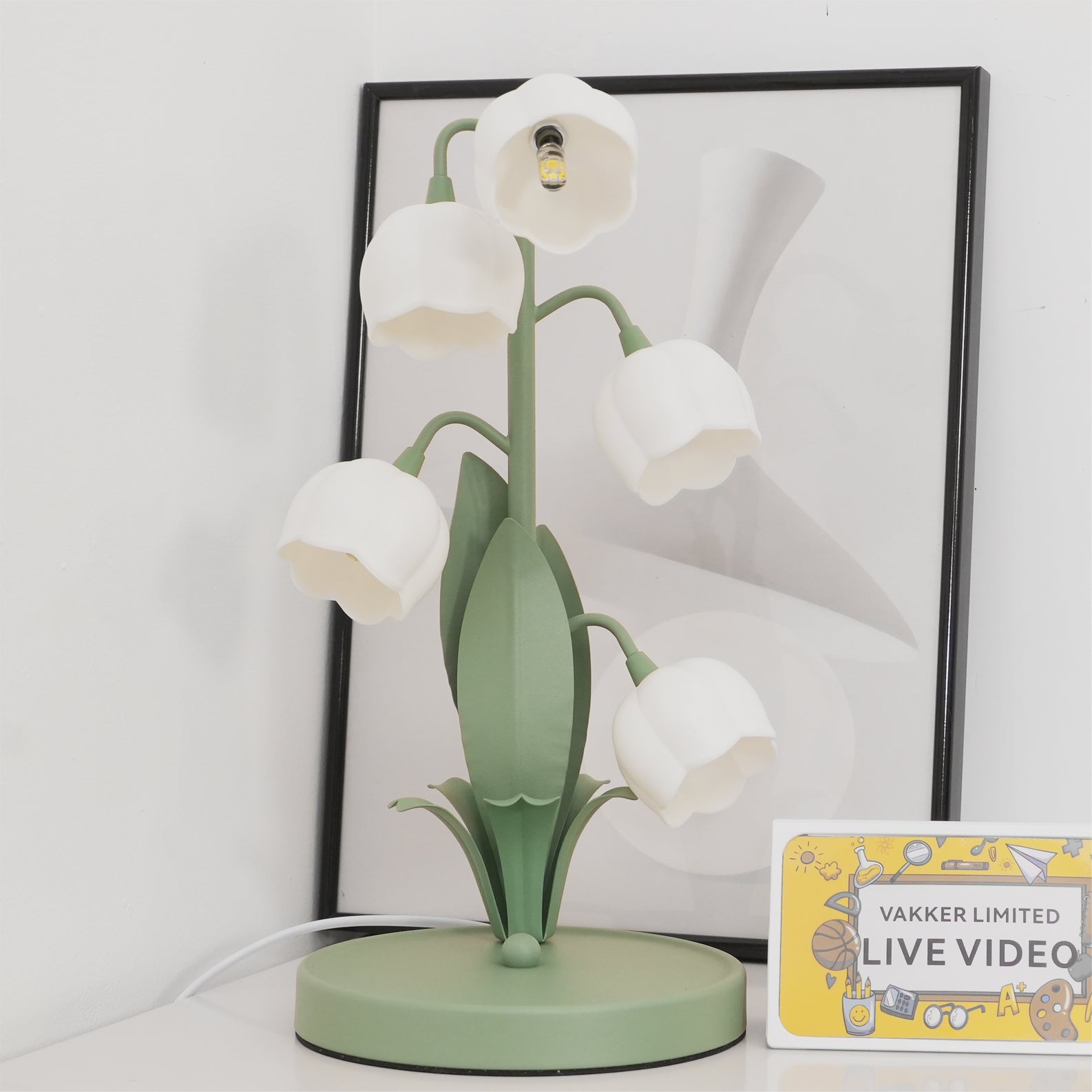 Table lamp with a bell orchid