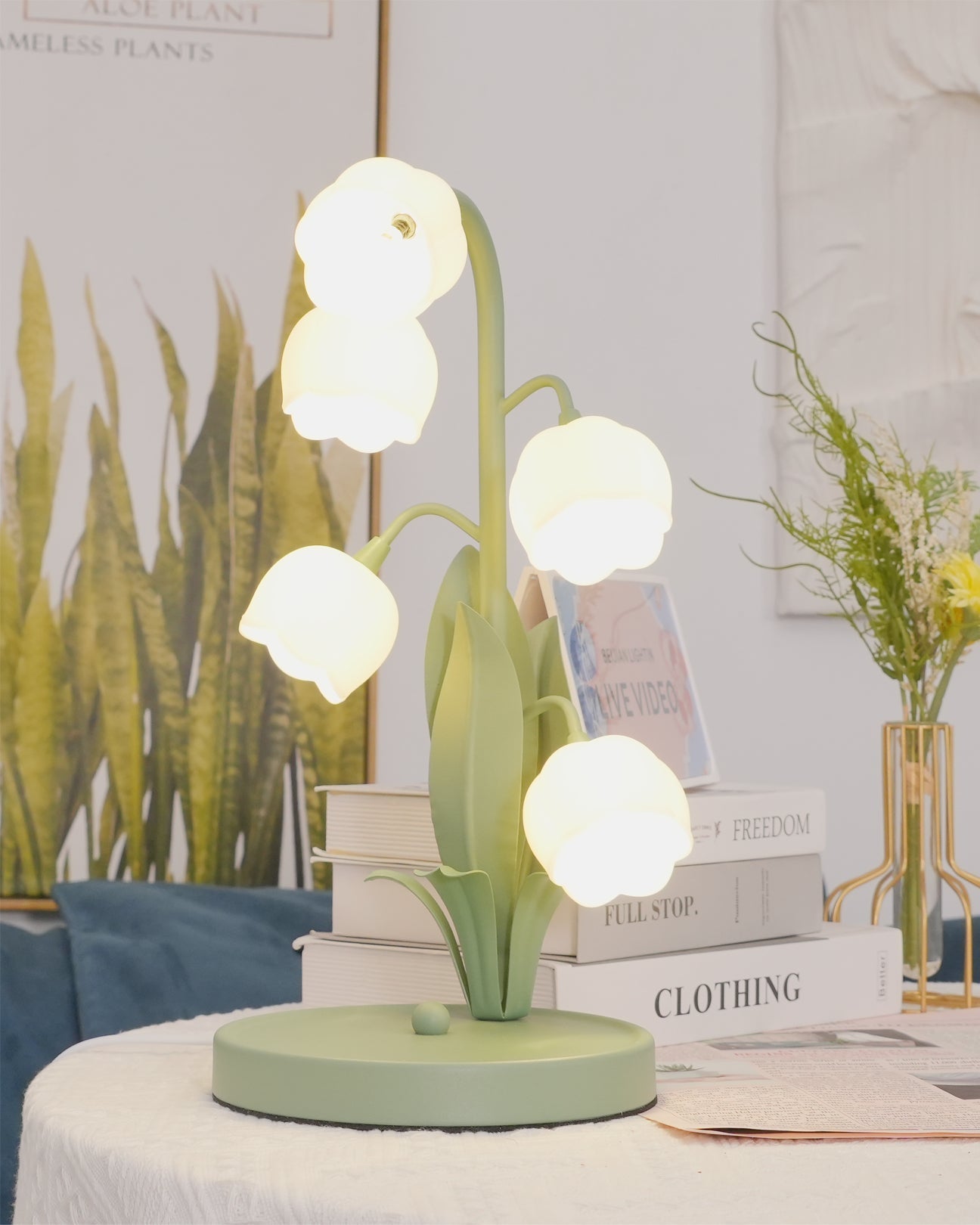 Table lamp with a bell orchid