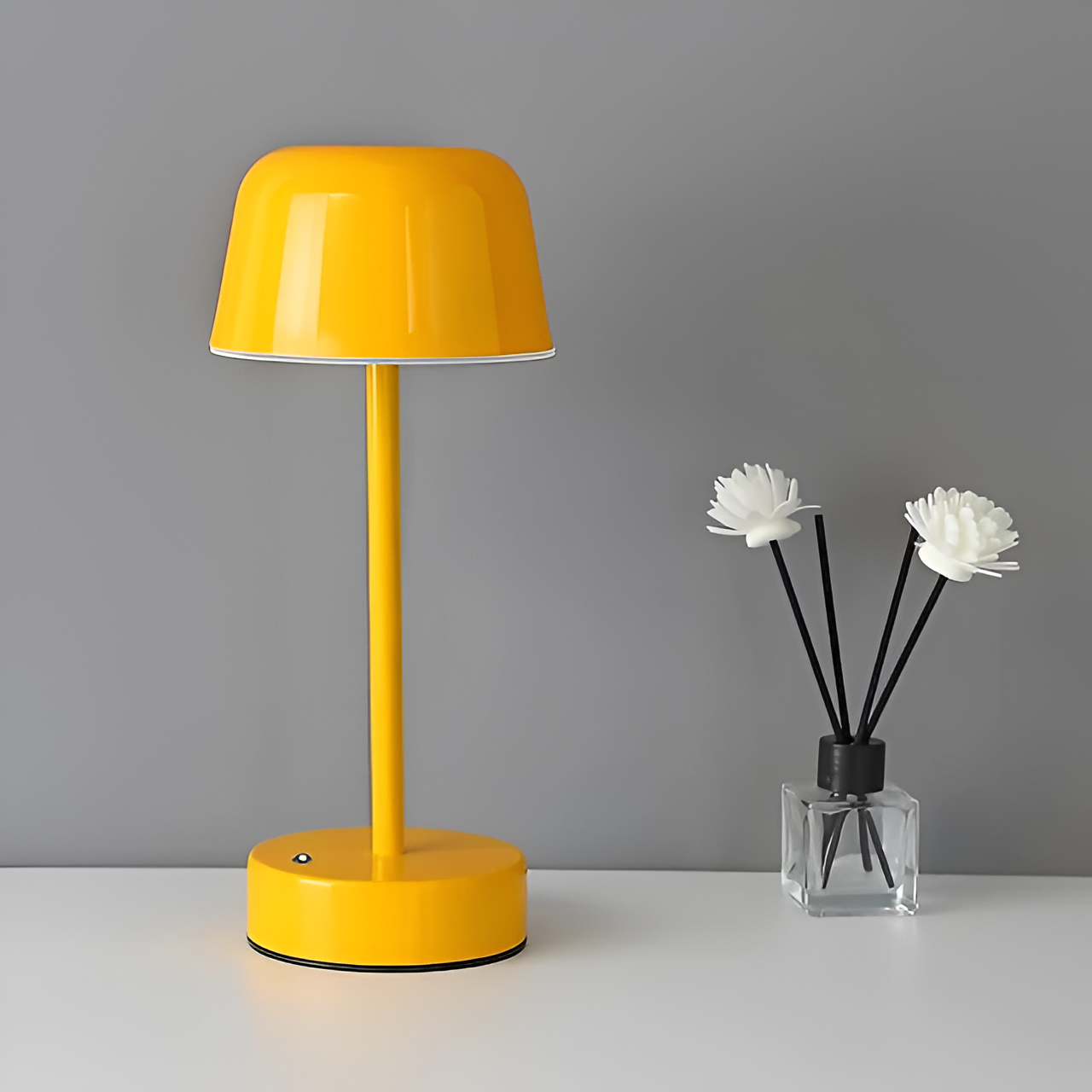 RetroLED - Wireless LED Table Lamp in Retro Design