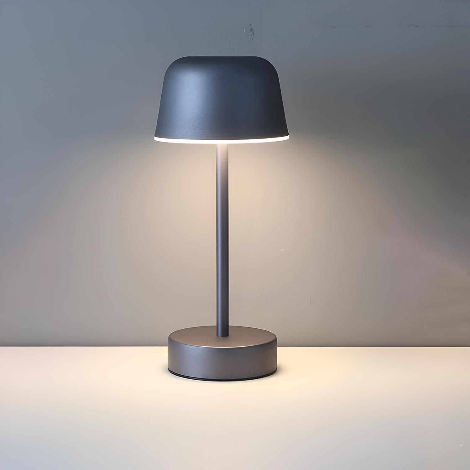RetroLED - Wireless LED Table Lamp in Retro Design