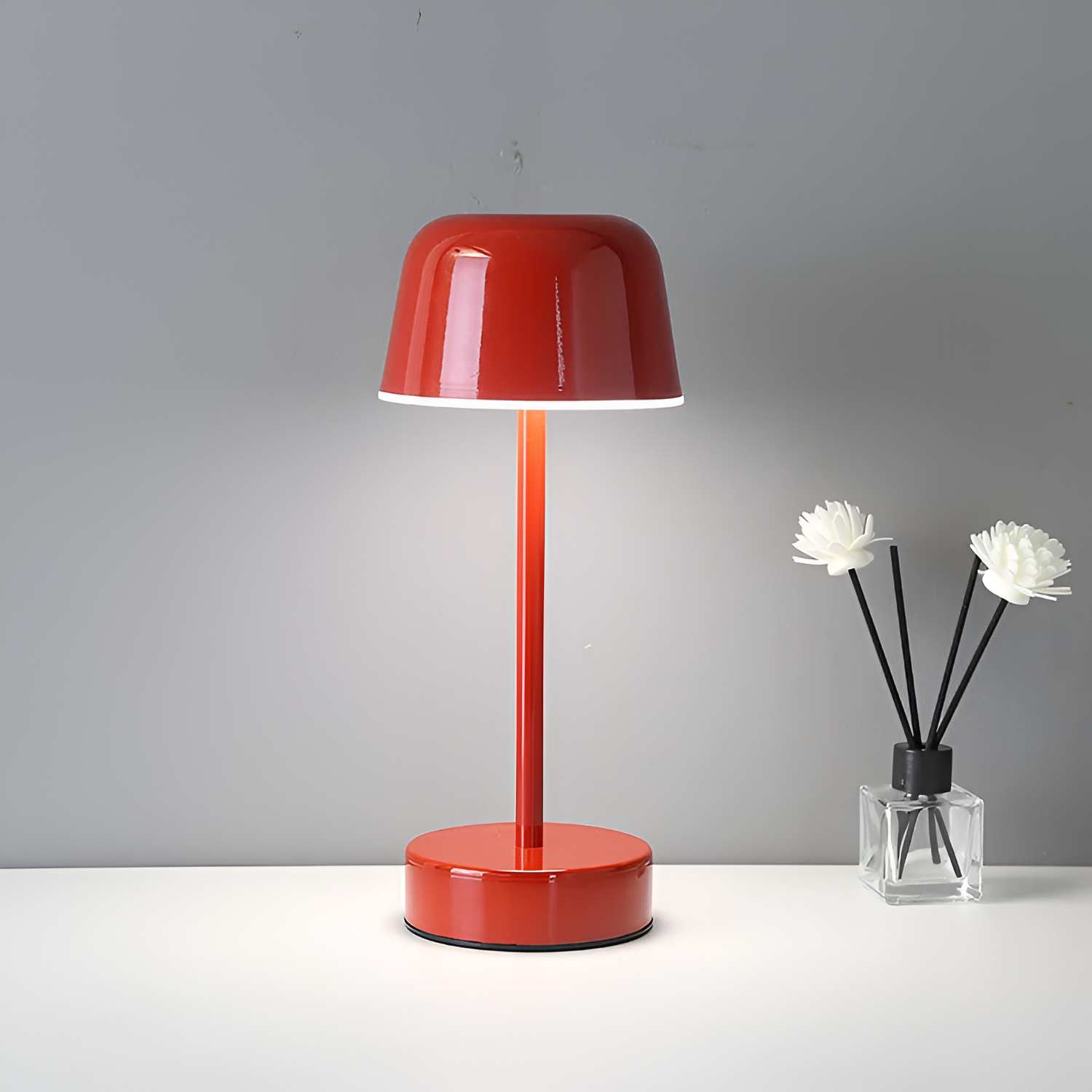 RetroLED - Wireless LED Table Lamp in Retro Design