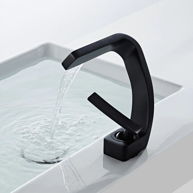 Modern Curved Faucet for Easy Use – Stylish Design