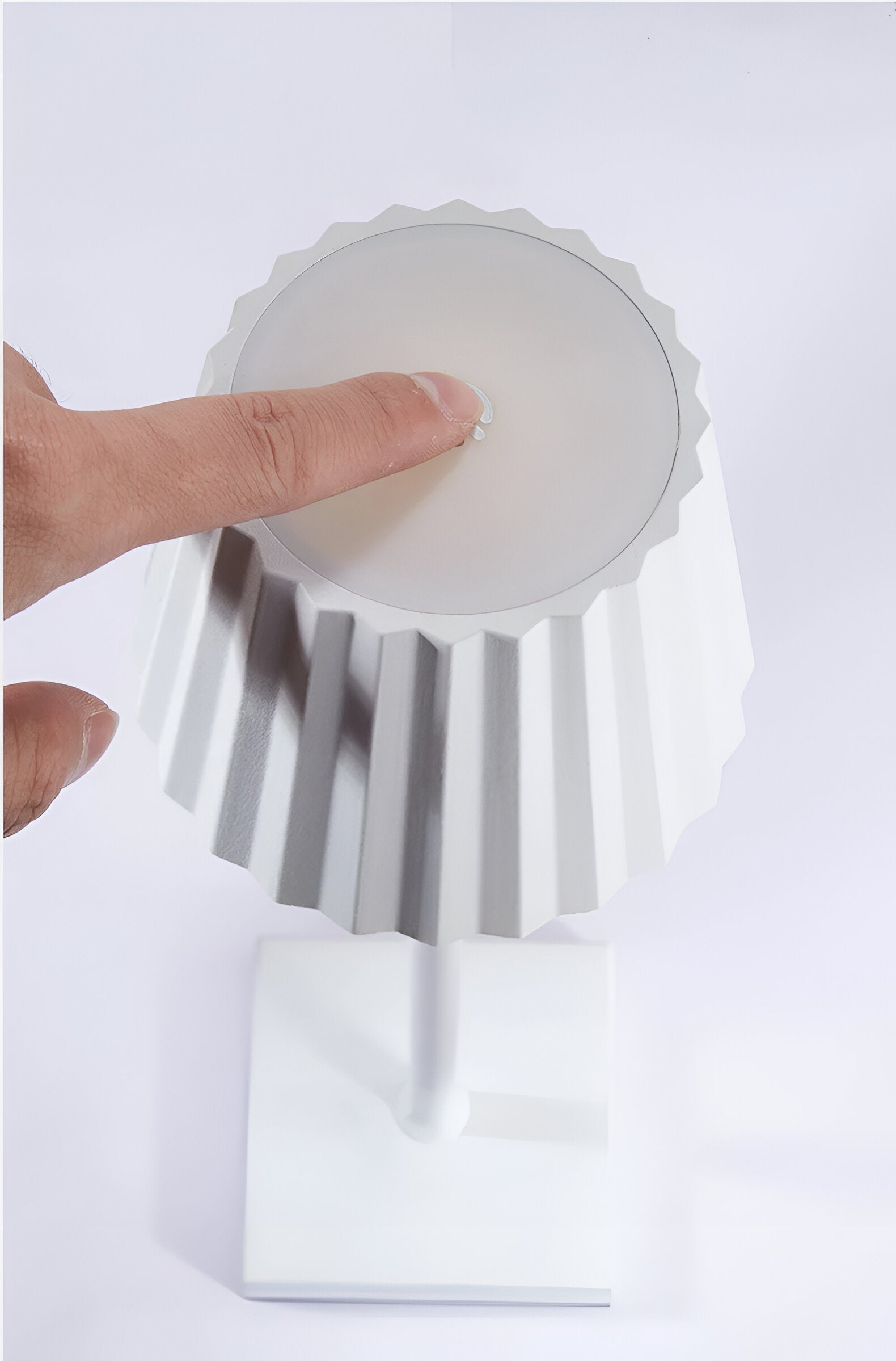 LaminaTouch 2.0 - Dimmable Wireless and Rechargeable Modern LED Table Lamp