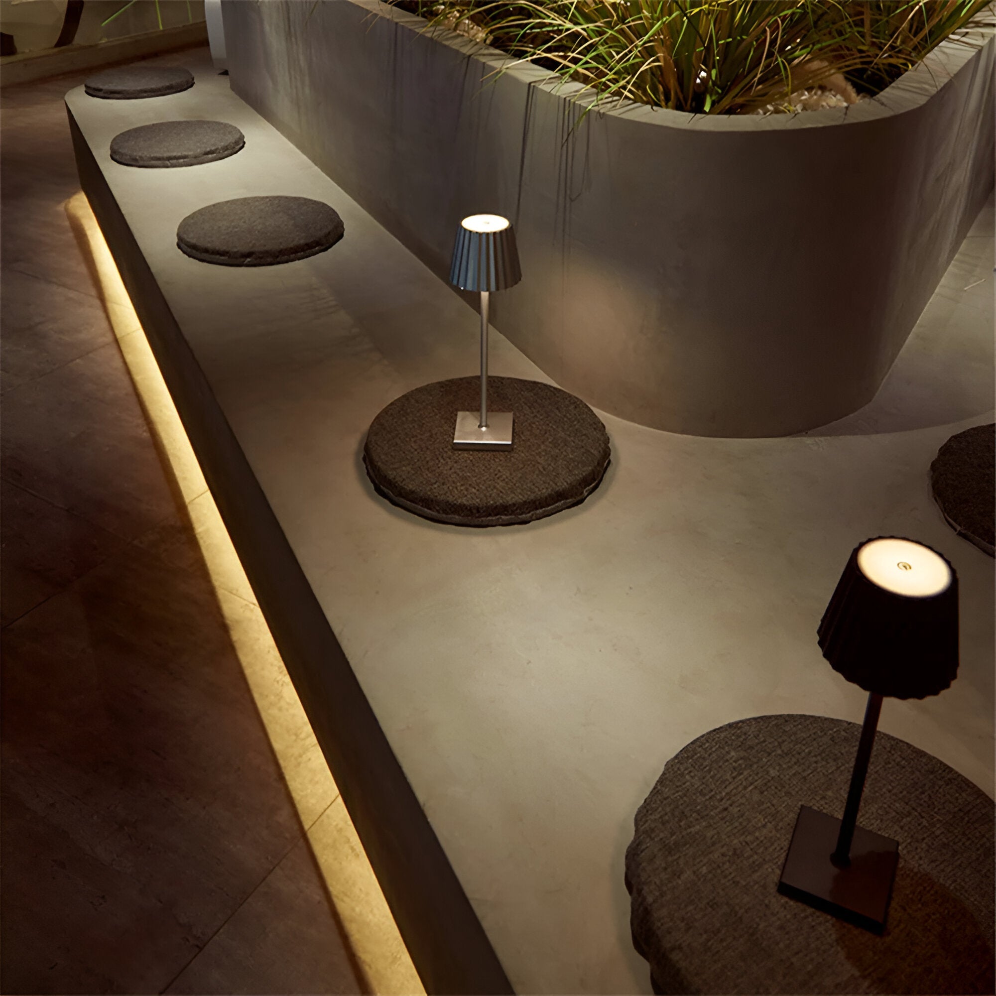 LaminaTouch 2.0 - Dimmable Wireless and Rechargeable Modern LED Table Lamp