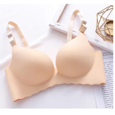 Lifting bra for a natural shape with complete discretion