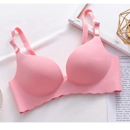 Lifting bra for a natural shape with complete discretion