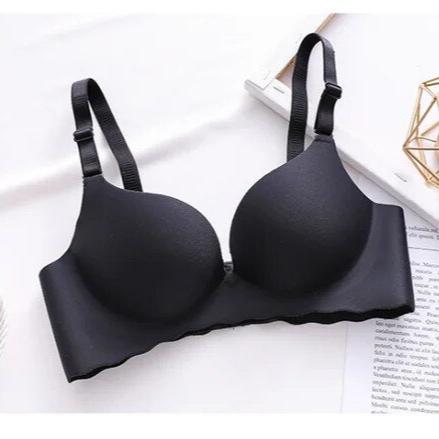 Lifting bra for a natural shape with complete discretion