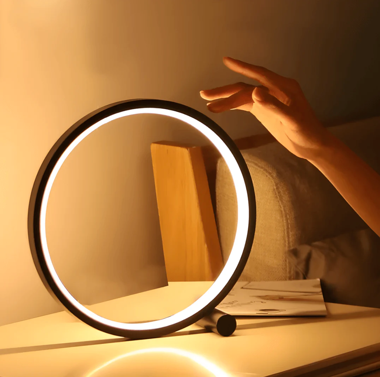 LightCircle - Minimalist Table Lamp with Touch and Dimming Function