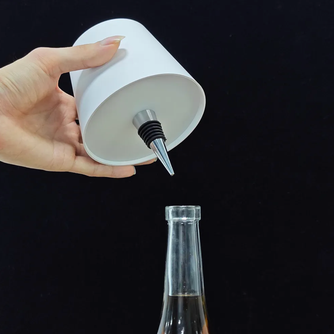 LuxeBottle - Wireless LED Table Lamp in Bottle Design - Dimmable | USB | Living Room | Decoration