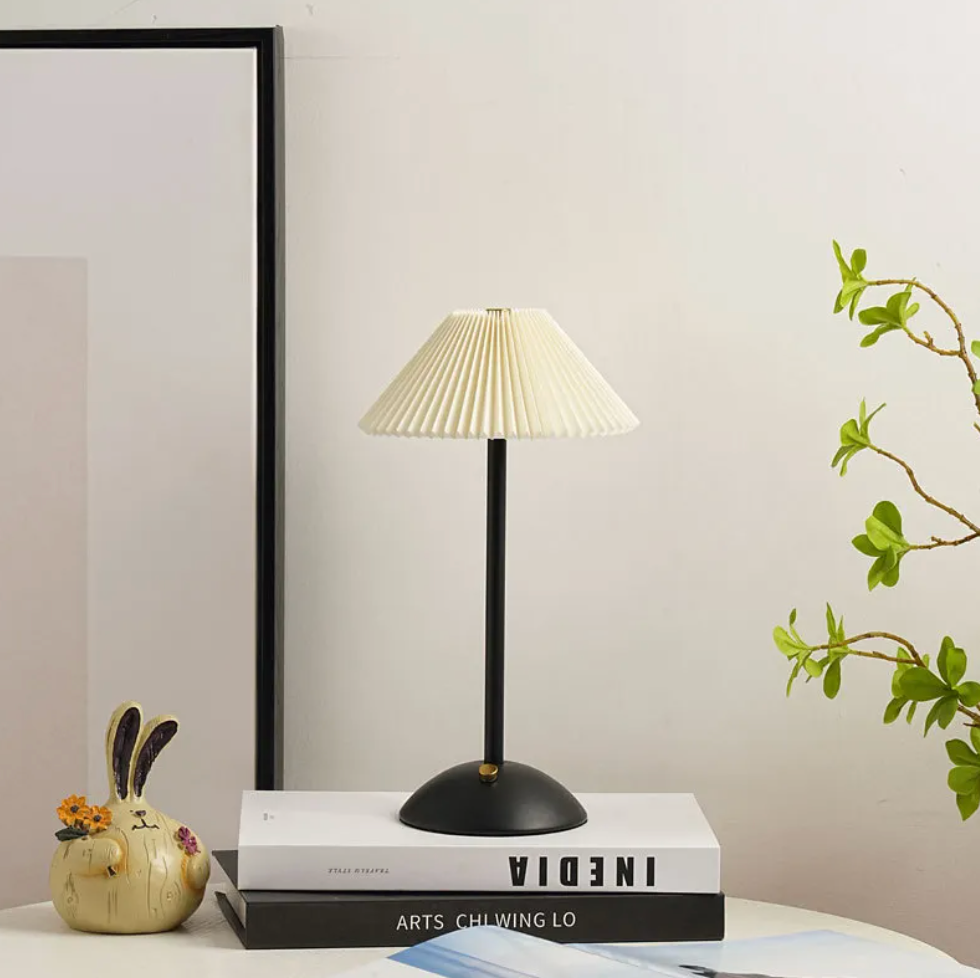 Wireless Modern Table Lamp with USB Charging Function LumiFold - Dimmable in 3 Steps | Bedside Lamp | Living Room