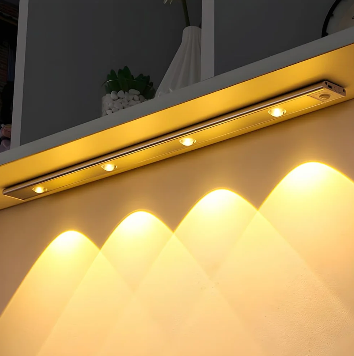 SmartLight - Wireless LED Light with Integrated Motion Sensor