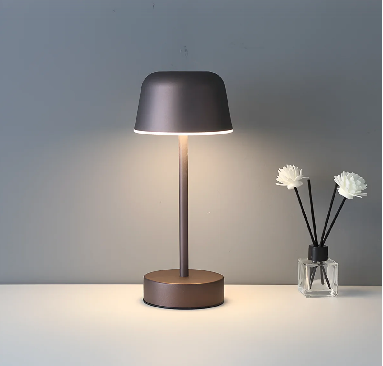 RetroLED - Wireless LED Table Lamp in Retro Design