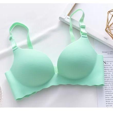 Lifting bra for a natural shape with complete discretion
