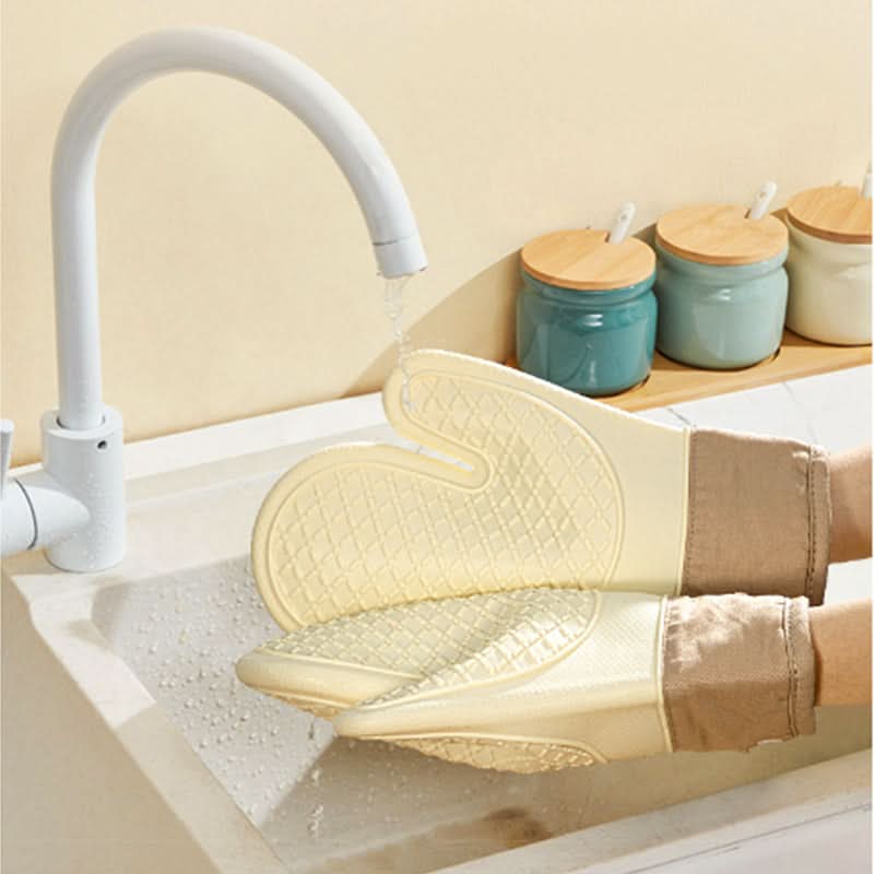 Heat Resistant Oven Mitts – Comfortable Grip, Pain-Free Cooking