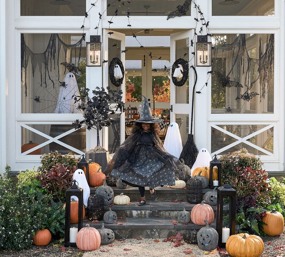 RamoraLume™ — Ignite Heartwarming Halloween Magic with Effortless Glowing Ghosts