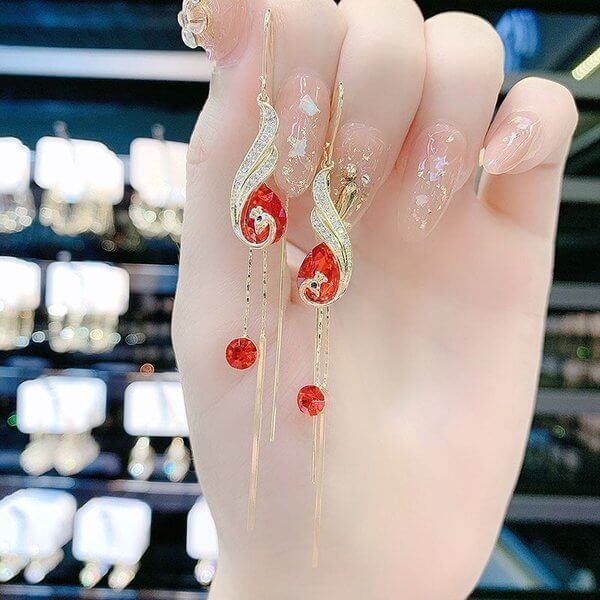 Shimmering Feather – Adds Regal Elegance to Any Outfit