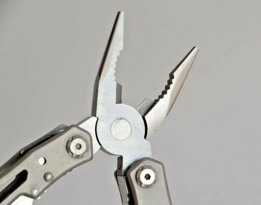 14-in-1 Outdoor Multitool – Compact and Versatile Tool for Adventures