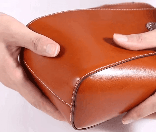 VeraLoft™ Crossbody — Effortless Style and Freedom to Move Hands-Free