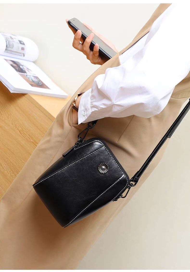 VeraLoft™ Crossbody — Effortless Style and Freedom to Move Hands-Free