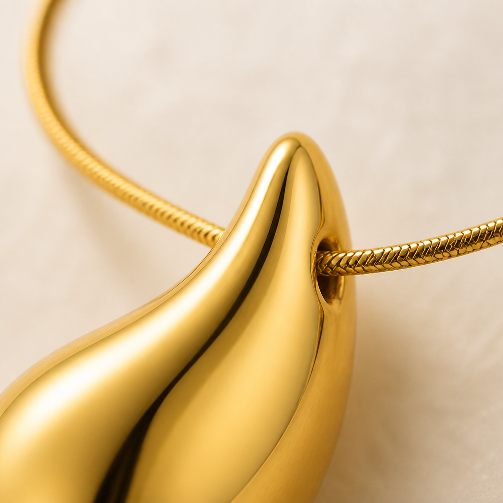 LumaVera™ – Sculpted Teardrop Gold Pendant Necklace