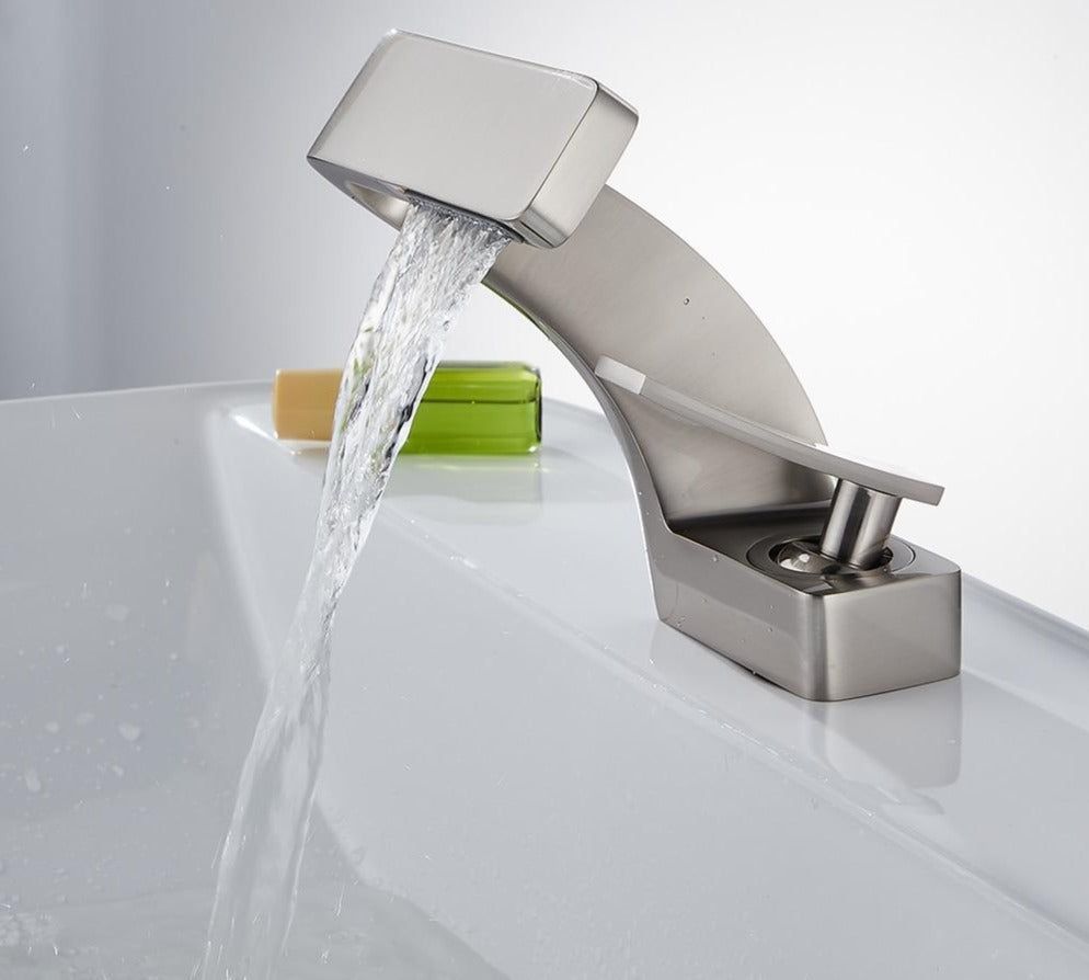 Modern Curved Faucet for Easy Use – Stylish Design
