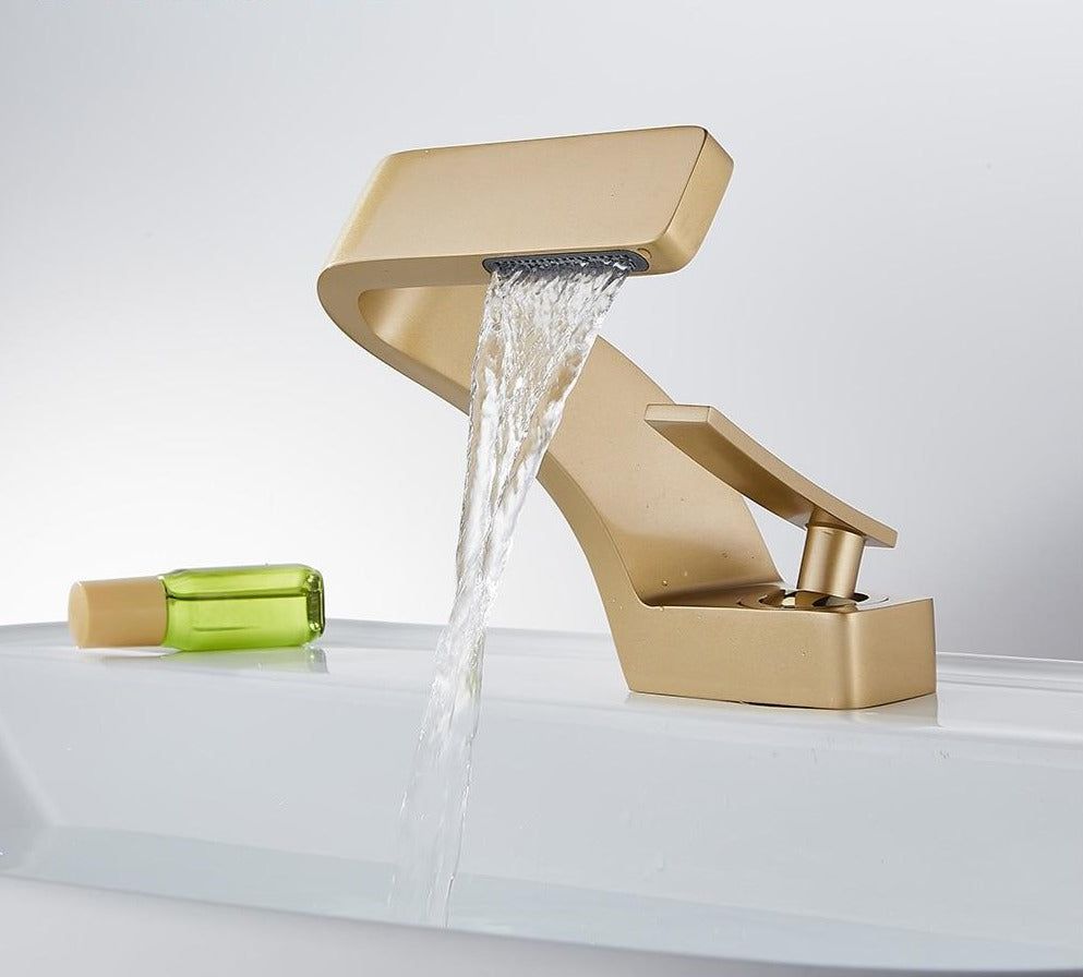 Modern Curved Faucet for Easy Use – Stylish Design