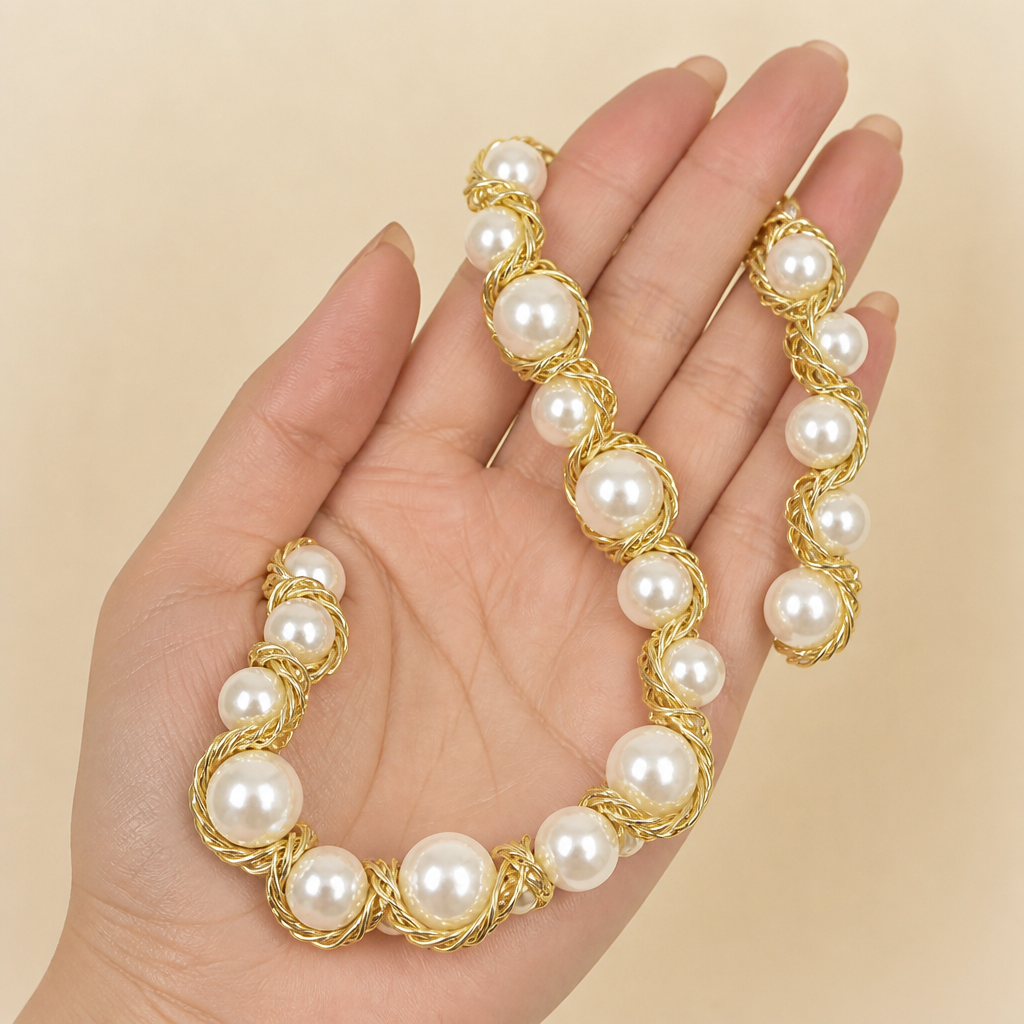 LumaChic™ – Chunky Pearl Choker with Twisted Gold Wire Detail
