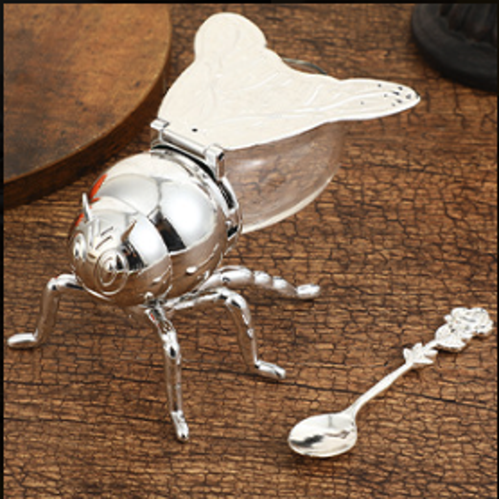 Transform Your Kitchen into a Stylish Honey Paradise Full of Charm and Order