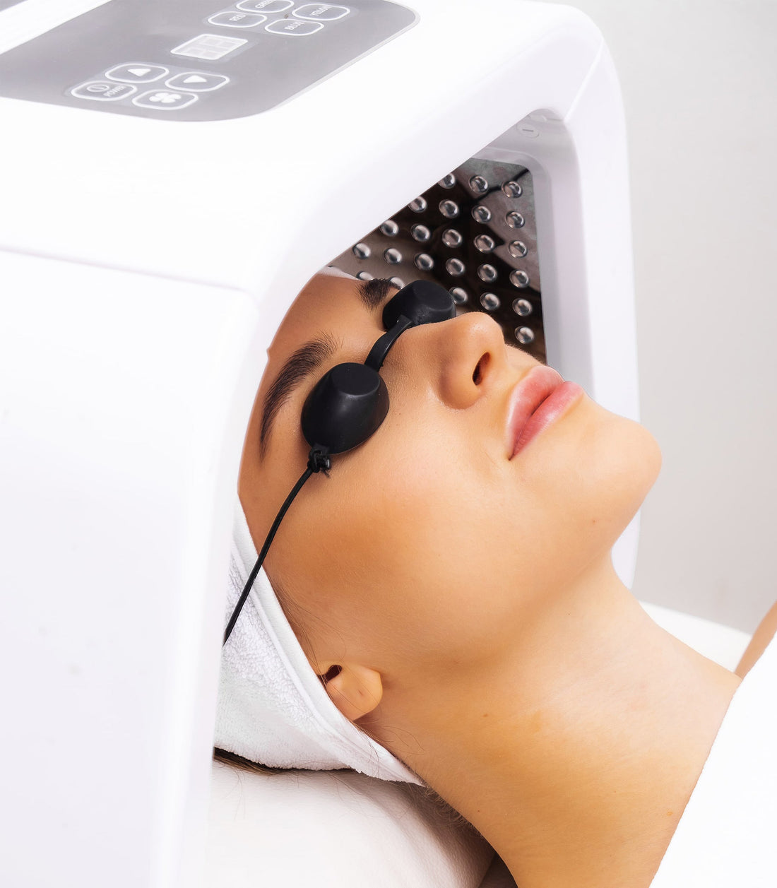 Seven-Color LED Light Therapy Device for Skin Renewal