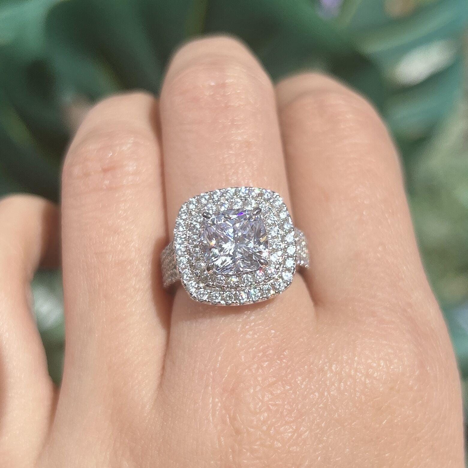 Double Halo Ring - Ignite Your Radiant Confidence with Sparkling Elegance
