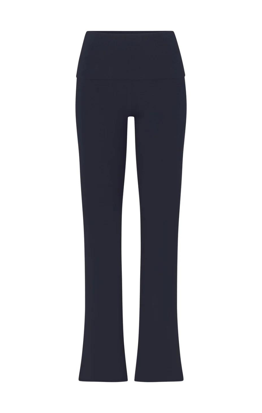 SolaraEase™ — Wrap Yourself in Feather-Light Comfort That Moves With You