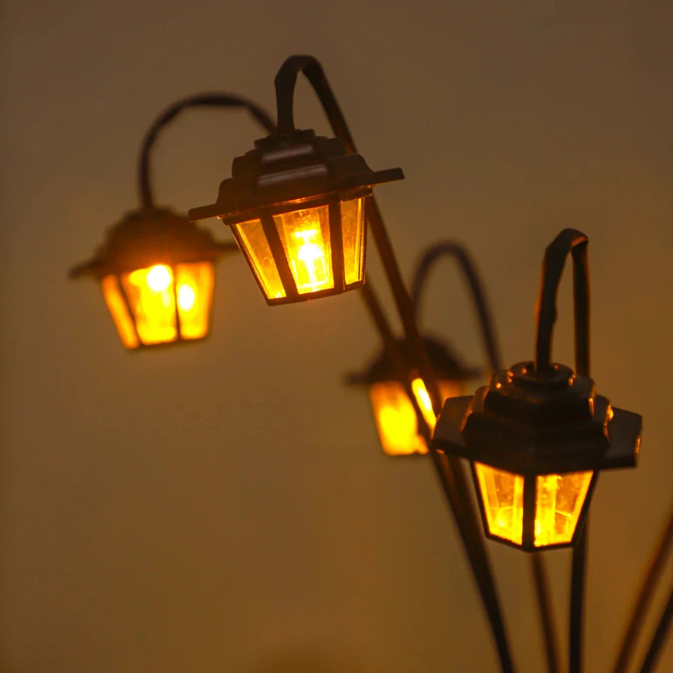 Transform Your Garden into a Warm, Wireless Light Oasis