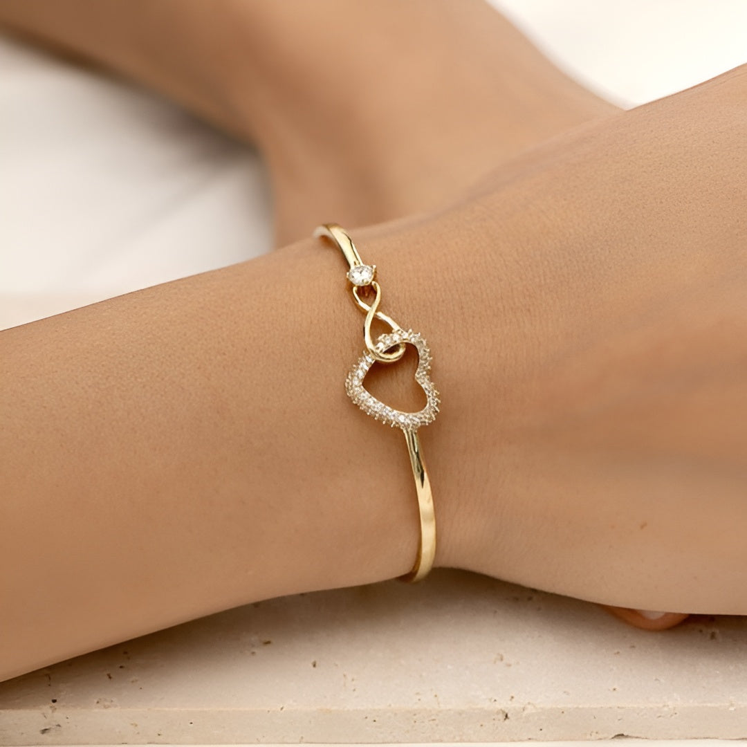 Wear the Everlasting Love that Connects Hearts Forever