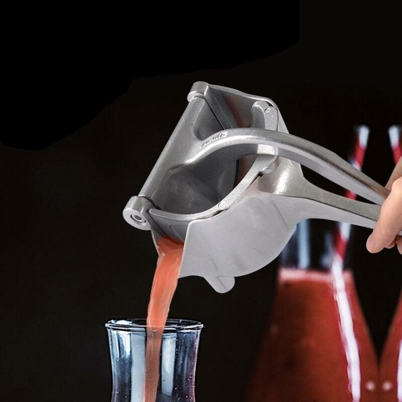 Fresh Juice Maker with One-Hand Operation