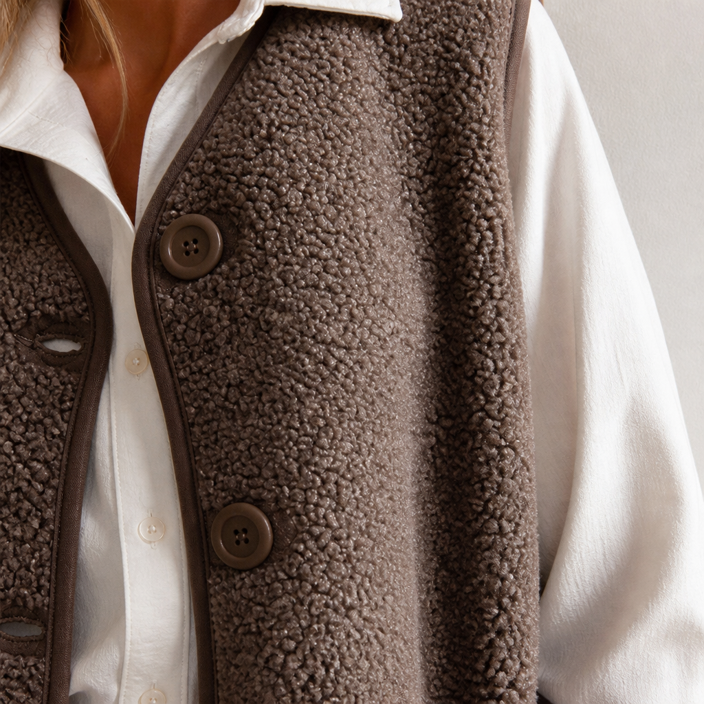 EmberLuxe™ — Wrap Yourself in Plush Warmth and Effortless Fall Style