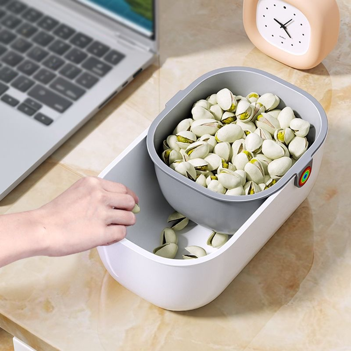 Snack Sphere - Perfect Snack Enjoyment Without Crumb Chaos